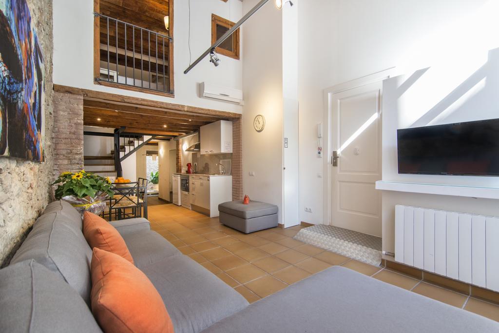 Happy People Ramblas Harbour Apartment Barcelona
